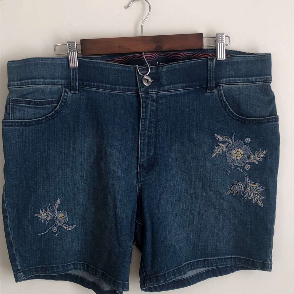 Woman’s embroidered stretchy jean shorts